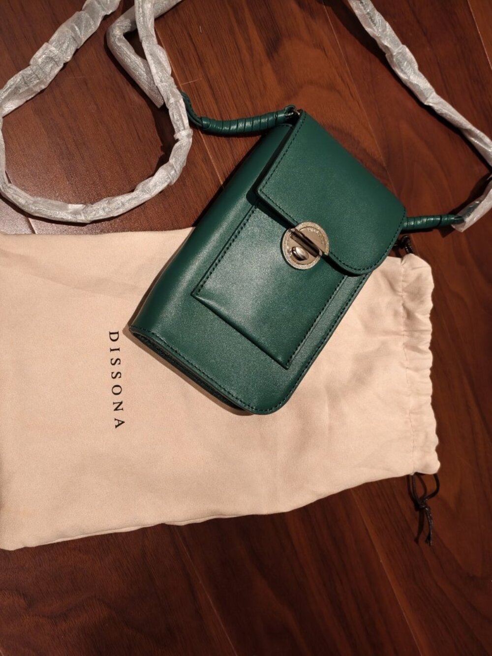 DISSONA Green Leather Phone Crossbody Bag with Dust Bag